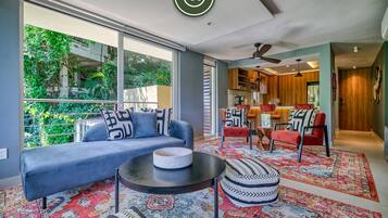 Departamento, varias camas, cocina, vista al océano (Sea View Residences 302) | Interior