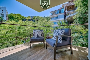 Apartment, Multiple Beds, Kitchen, Ocean View (Sea View Residences 302) | Property grounds