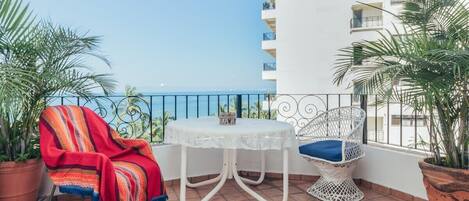Apartment, Multiple Beds, Kitchen, Ocean View (604-VistadelSol) | Outdoor dining