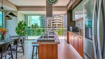 Departamento, varias camas, Terraza, vista al océano (Península T1 3E) | Cocina privada