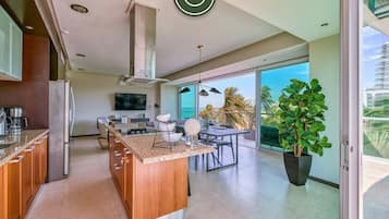 Departamento, varias camas, Terraza, vista al océano (Península T1 3E) | Interior