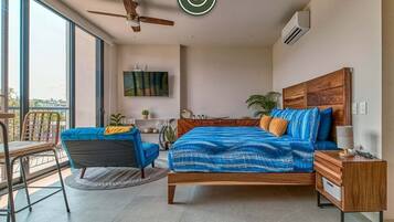 Studio, 1 King Bed, Balcony, City View (Makare 403) | 1 bedroom, individually decorated, individually furnished, bed sheets
