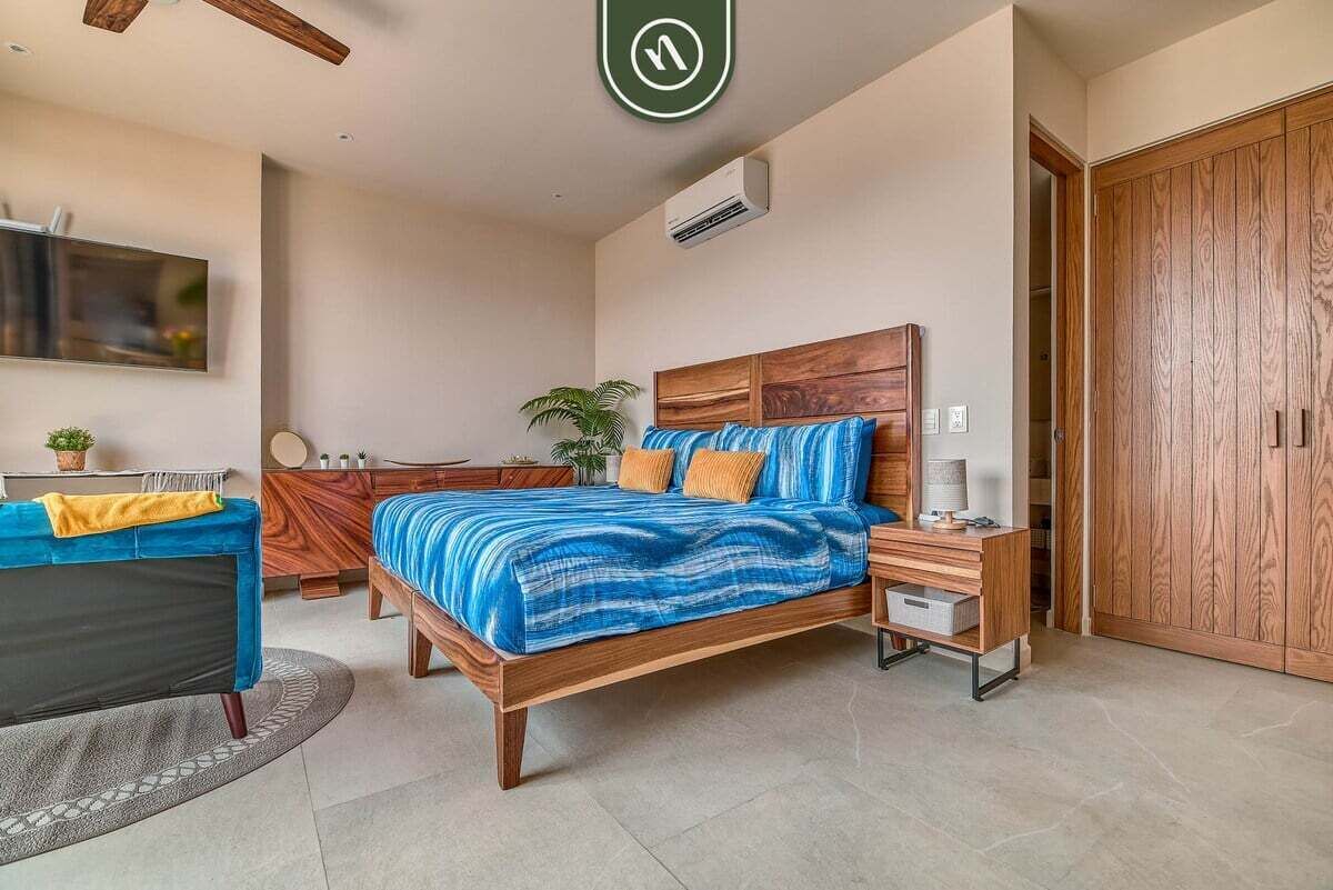 Studio, 1 King Bed, Balcony, City View (Makare 403)