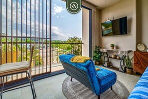 Studio, 1 suuri parisänky, parveke, kaupunkinäköala (Makare 403) | Oleskelualue