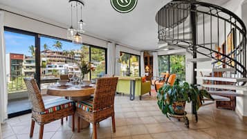 Departamento, varias camas, cocina, vista al océano (Hortensias 141 Unit 1) | Interior