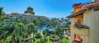 Beachfront 2 BR Condo - Beach - Pools - Tennis