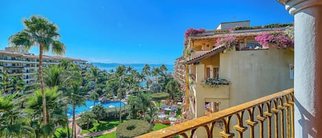 Condo, Plusieurs lits, accĂšs Ă la piscine, vue sur lâocĂ©an (Velas Vallarta 2601) | Vue de la chambre