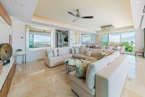 Apartment, Multiple Beds, Kitchen, Ocean View (Shangri-La T5-7B) | Living area