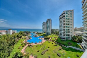 Exterior - Luxury Oceanfront 4BR Condo - Pool - Ocean View (Puerto Vallarta)