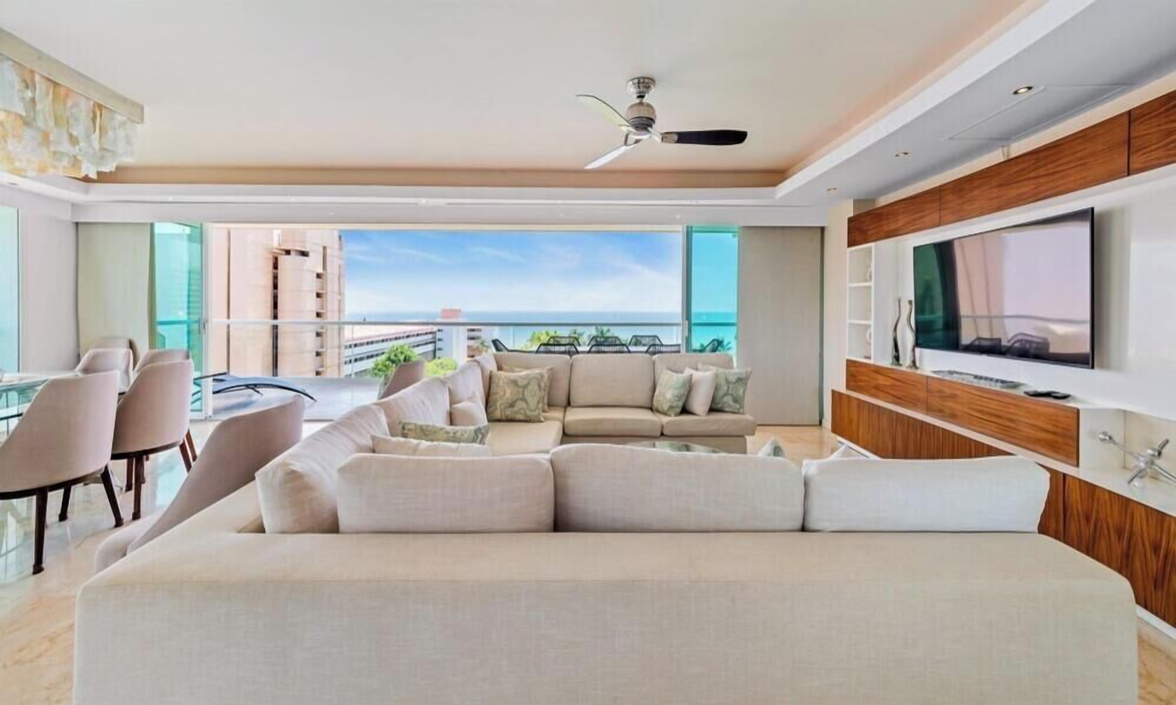Departamento, varias camas, hidromasaje, vista al océano (Shangri-La T5-7B) | Área de sala de estar