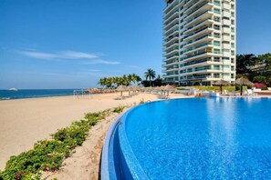 Beach nearby - Luxury Oceanfront 4BR Condo - Pool - Ocean View (Puerto Vallarta)