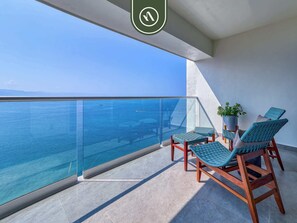 Apartment, Multiple Beds, Kitchen, Ocean View (Harbor 171 Torre Norte 2103) | Terrace/patio