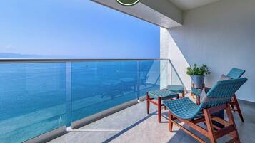Condo, varias camas, acceso a la alberca, vista al océano (Harbor 171 North Tower 2103) | Terraza o patio