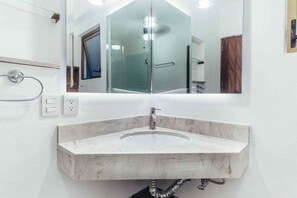 Apartment, Multiple Beds, Pool Access, Ocean View (214-VistadelSol) | Bathroom | Towels
