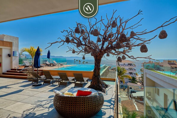 Terrace/patio - 1 BR Condo in Romantic Zone - Amazing Rooftop Pool (Puerto Vallarta)