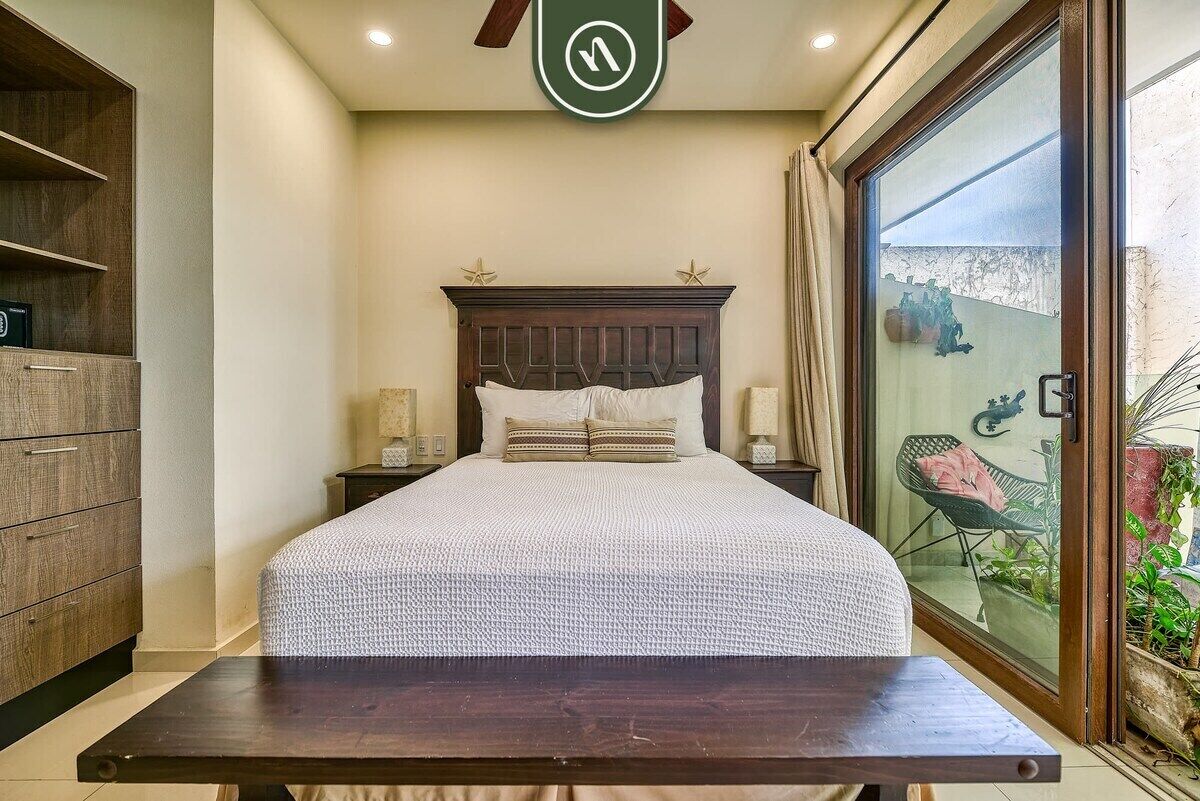 1 bedroom, individually decorated, individually furnished, bed sheets