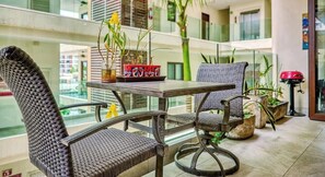 Condo, 1 cama Queen size, acceso a la alberca, vista al océano (Nayri 205) | Restaurante al aire libre