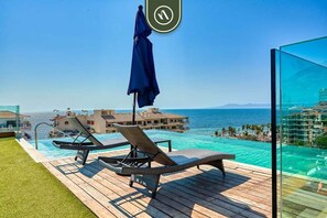 Pool - 1 BR Condo in Romantic Zone - Amazing Rooftop Pool (Puerto Vallarta)