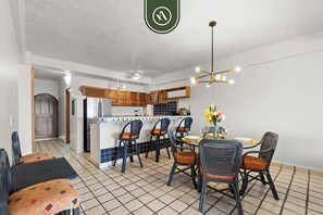 Departamento, varias camas, balcón, vista al océano (Plaza Dorada 603 604) | 3 habitaciones, decoración personalizada y muebles diferentes