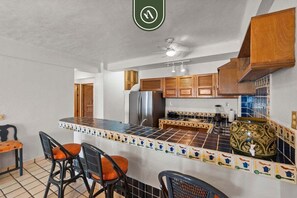 Departamento, varias camas, balcón, vista al océano (Plaza Dorada 603 604) | Cocina privada