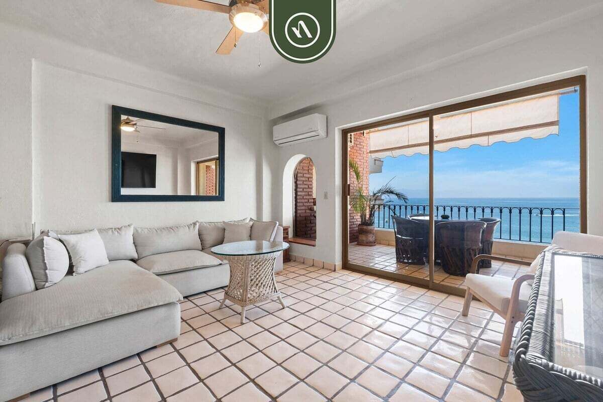 Apartamento, varias camas, balcón, vistas al mar (Plaza Dorada 603 604) | Zona de estar | Una estación de conexión para MP3