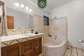 Apartment, Multiple Beds, Balcony, Ocean View (Plaza Dorada 603 604) | Bathroom