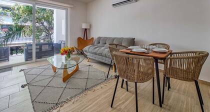 New 1 BR Condo - Oceanview Pool - 2 min to Beach