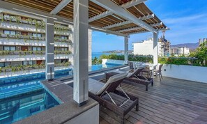 Outdoor pool - New 1 BR Condo - Oceanview Pool - 2 min to Beach (Bucerías)