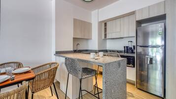 Apartment, 1 King Bed, Kitchen, Ocean View (Casa Las Palmas 102) | Private kitchen | Dining tables
