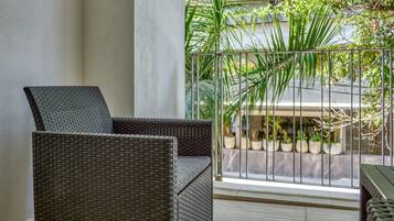 Apartment, 1 King Bed, Kitchen, Ocean View (Casa Las Palmas 102) | Terrace/patio