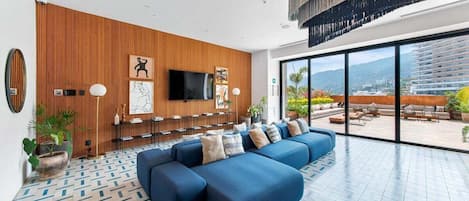 Condo, 1 King Bed, Pool Access, Ocean View (Sail View 312) | Living area