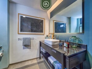 Condo, 1 King Bed, Pool Access, Ocean View (Sail View 312) | Bathroom | Towels