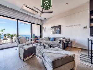 Appartement, 1 très grand lit, cuisine, vue océan (Sail View 312) | Coin séjour