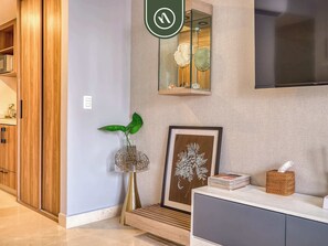 Studio, 1 King Bed, Kitchen, Ocean View (Harbor 171 Torre Norte 111) | Interior