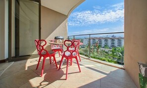 Apartment, Mehrere Betten, Whirlpool, Strandblick (Nima Bay F602) | Speisen im Freien