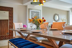 アパートメント ベッド (複数台) キッチン ビーチビュー (Nima Bay F602) | レストラン