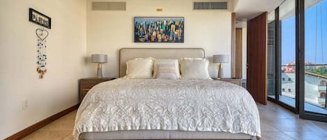 Condo, varias camas, hidromasaje, vista a la playa (Nima Bay F602) | 2 habitaciones, decoración personalizada y muebles diferentes