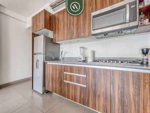 Departamento, 2 camas Queen size, cocina, vista a la playa (Puerta arena J22) | Cocina privada