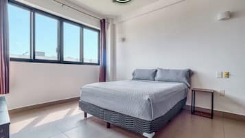 Departamento, 2 camas Queen size, cocina, vista a la playa (Puerta arena J22) | 2 habitaciones, decoración personalizada y muebles diferentes