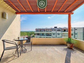 Apartment, 2 Queen Beds, Kitchen, Beach View (Puerta arena J22) | Outdoor dining