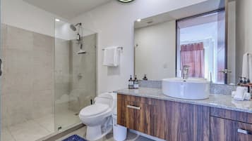 Apartment, 2 Queen-Betten, Küche, Strandblick (Puerta arena J22) | Badezimmer | Handtücher