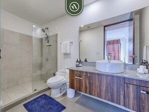 Apartemen, 2 Tempat Tidur Queen, dapur, pemandangan pantai (Puerta arena J22) | Kamar mandi | Handuk