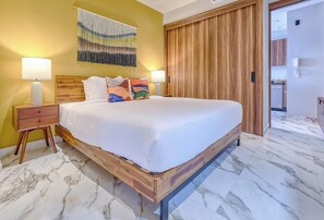 Apartment, Multiple Beds, Kitchen, Beach View (DToscana PH01 - Sienna) | 3 bedrooms, individually decorated, individually furnished, bed sheets