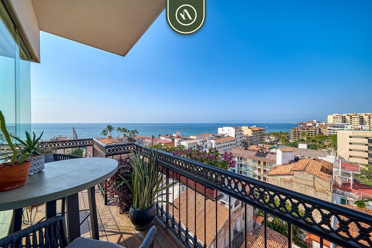 Condo, 1 King Bed with Sofa bed, Terrace, Ocean View (Pier 57 - 505) | Outdoor dining