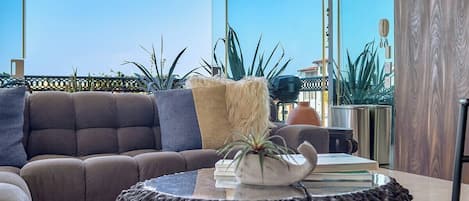 Condo, 1 King Bed with Sofa bed, Terrace, Ocean View (Pier 57 - 505) | Interior