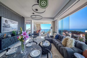 Apartment, 1 King-Bett und Schlafsofa, Küche, Meerblick (Pier 57 505) | Wohnbereich