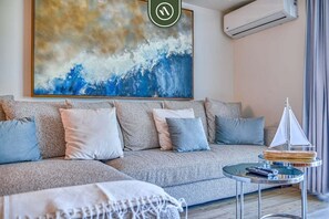 Apartment, Multiple Beds, Jetted Tub, Pool View (Marina del Rey 402) | Living area
