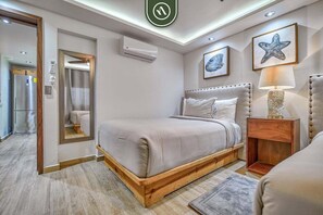 Căn hộ, nhiều giường, bồn tắm th ủy lực, quang cảnh hồ bơi (Marina del Rey 402) | 3 phòng ngủ, trang trí khác biệt 