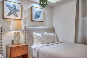 Apartment, Multiple Beds, Kitchen, Pool View (Marina del Rey 402) | 3 bedrooms, individually decorated, individually furnished - 3BR Condo With Private Balcony - Pool - Marina (Puerto Vallarta)