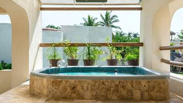 Bañera de hidromasaje exterior